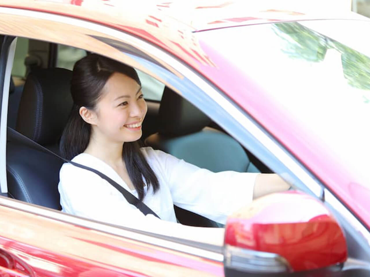 運転する女性